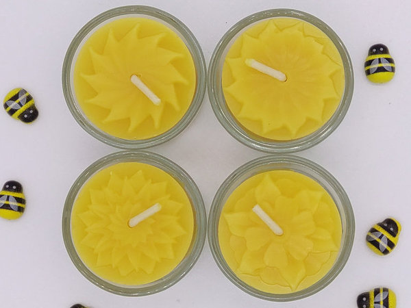 4 Teelichter mit Blumenmotiven im Glas und Geschenkverpackung